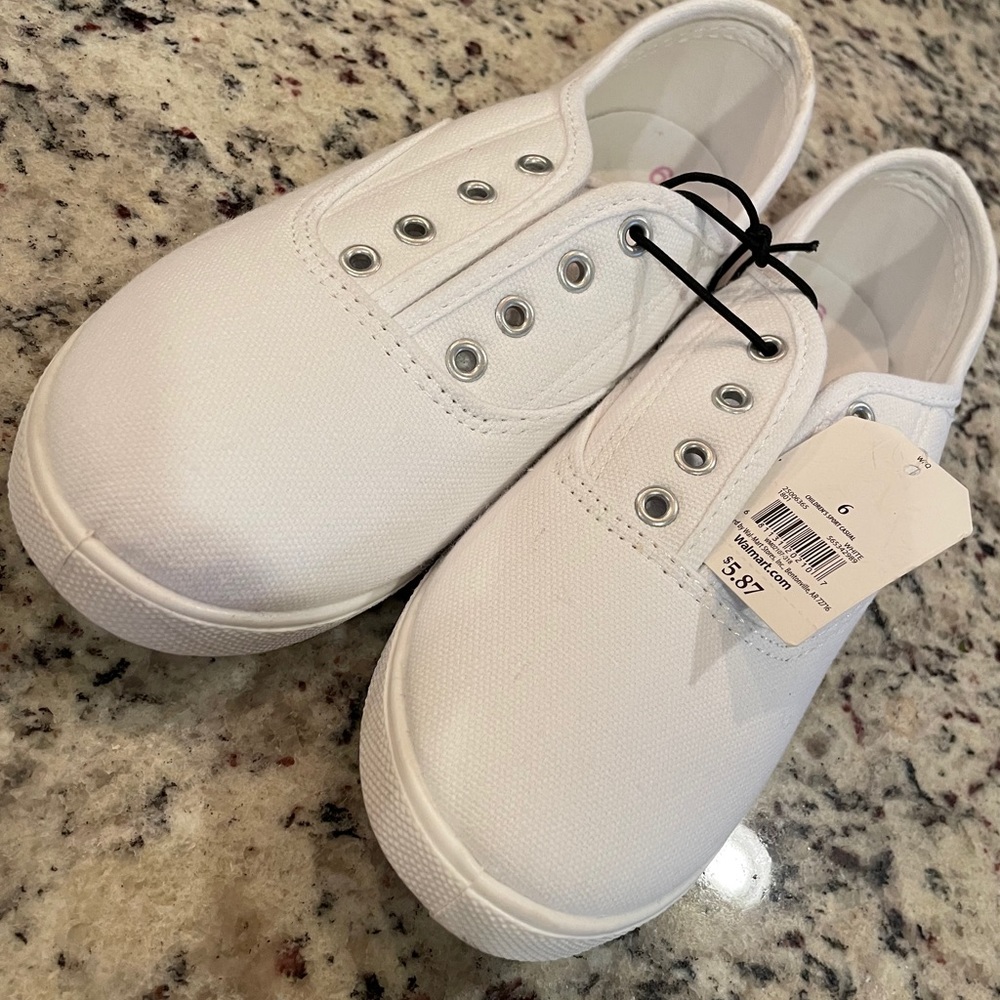 COPY - NWT girls sz 6 canvas shoes